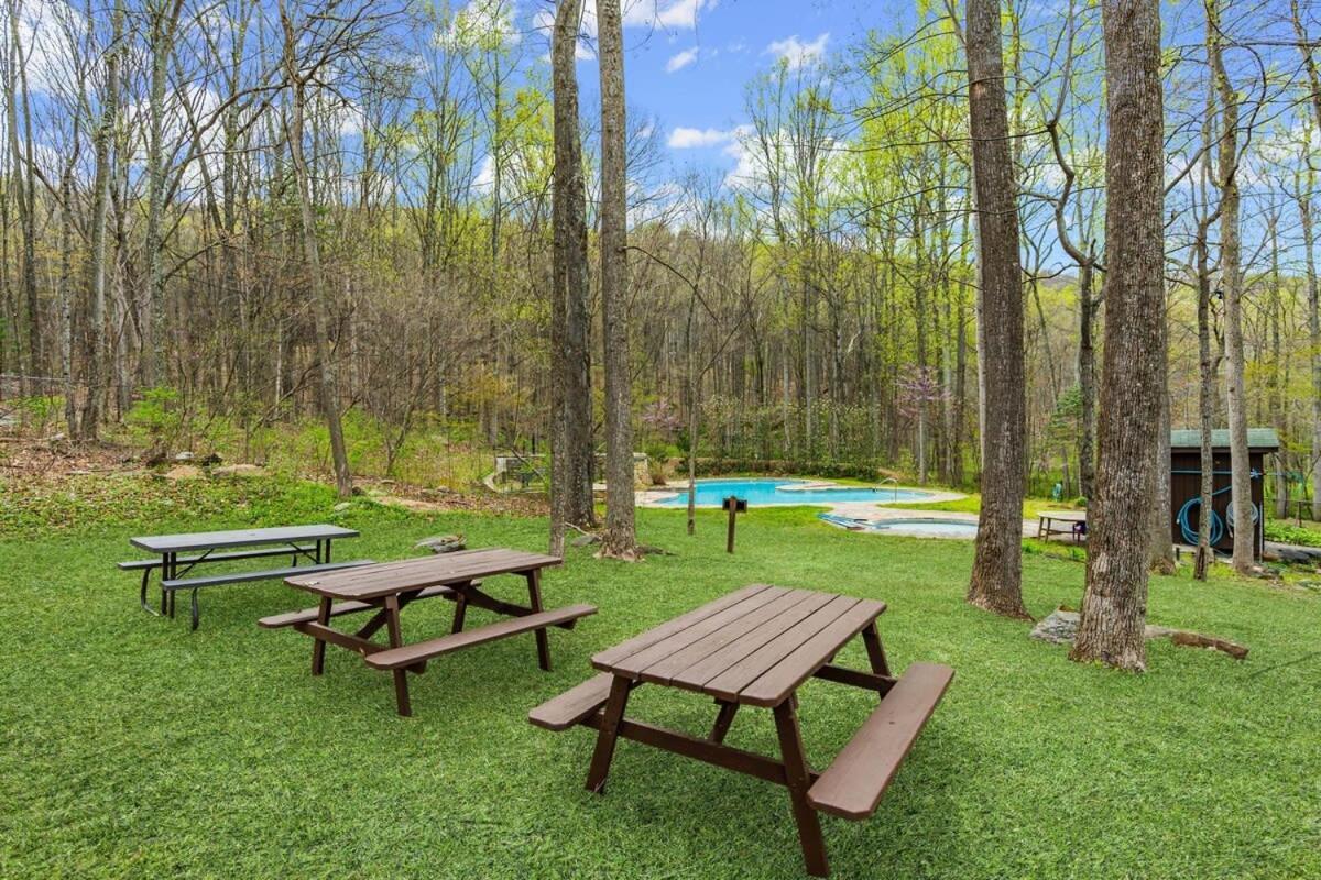 Chalet W Hot Tub, Large Deck, Grill, & Fast Wifi Berkeley Springs Kültér fotó