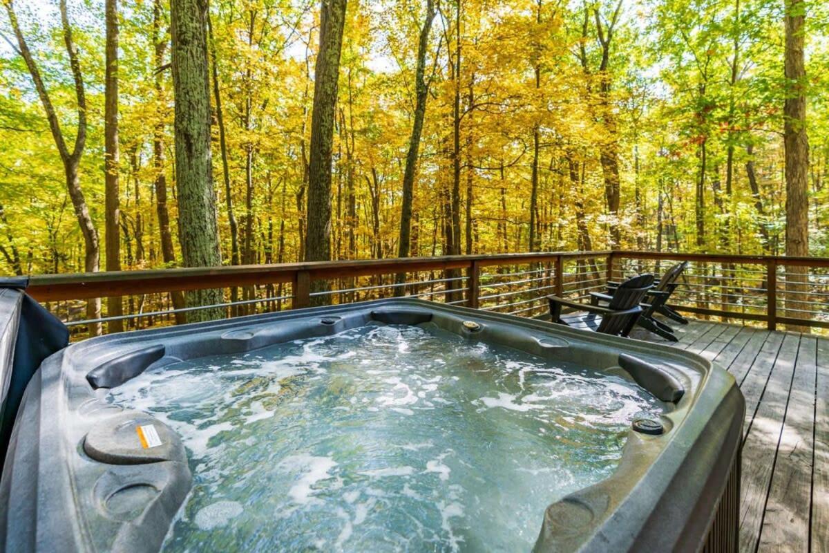 Chalet W Hot Tub, Large Deck, Grill, & Fast Wifi Berkeley Springs Kültér fotó