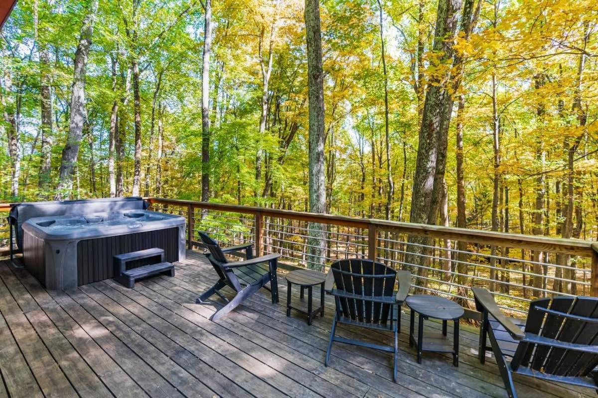 Chalet W Hot Tub, Large Deck, Grill, & Fast Wifi Berkeley Springs Kültér fotó
