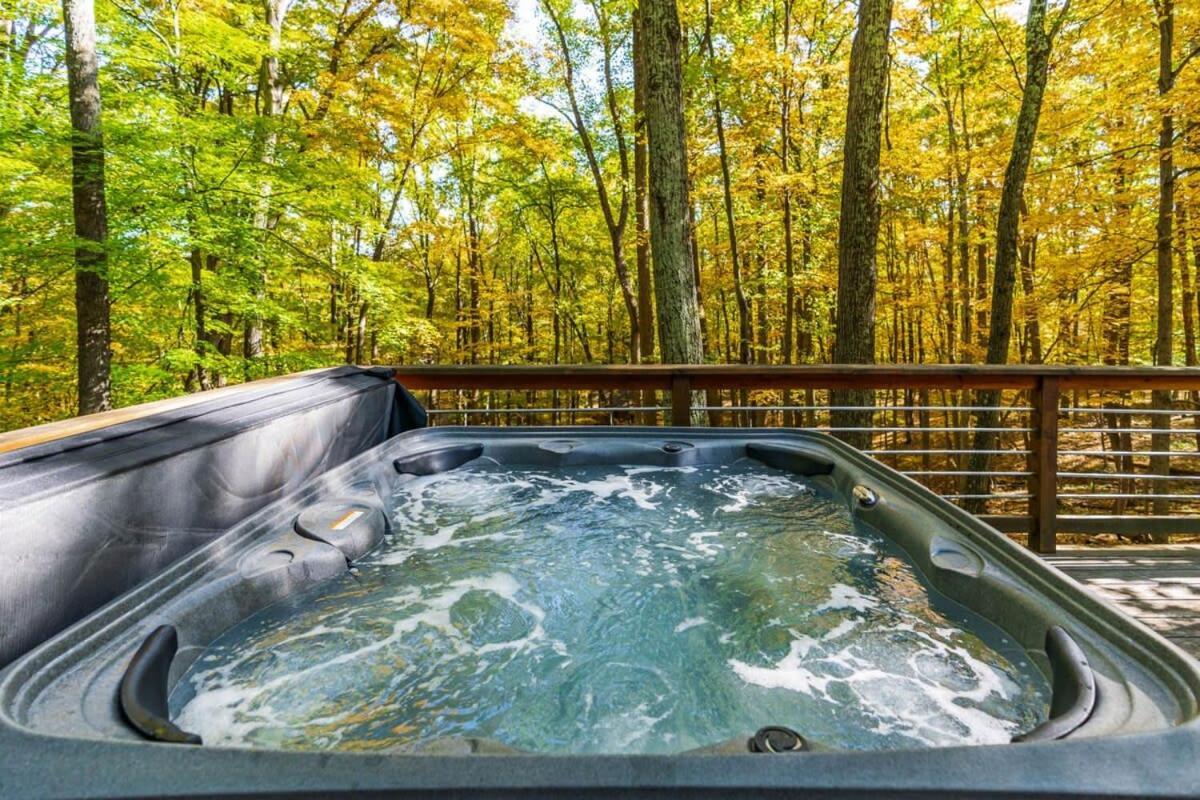 Chalet W Hot Tub, Large Deck, Grill, & Fast Wifi Berkeley Springs Kültér fotó