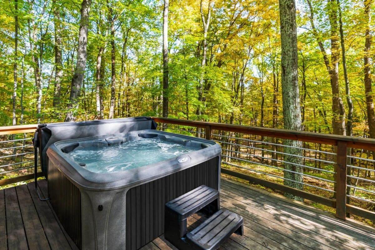 Chalet W Hot Tub, Large Deck, Grill, & Fast Wifi Berkeley Springs Kültér fotó